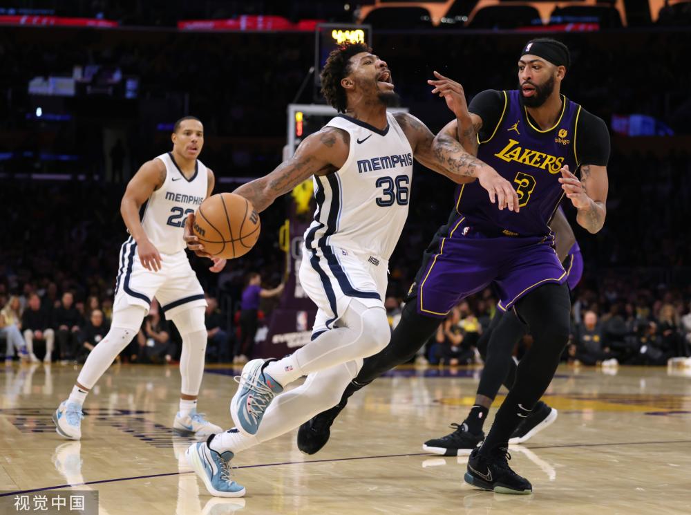 境中脱颖而 境中脱颖而